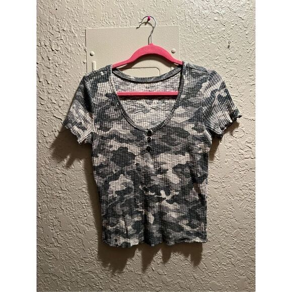 Arizona Brand Camo Woman’s Top Size XL - Picture 1 of 6